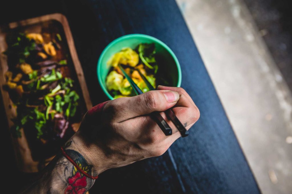 ทานมังสวิรัติ เริ่มง่าย อร่อยด้วย Simple steps towards making more vegan choices • Feed your body 02 Simple steps towards making more vegan choices 01